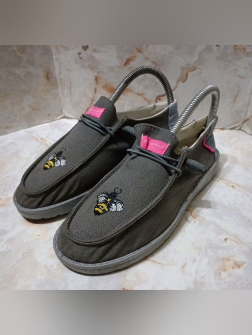 Simply Southern BEE Collection Slipons Women's Size 7